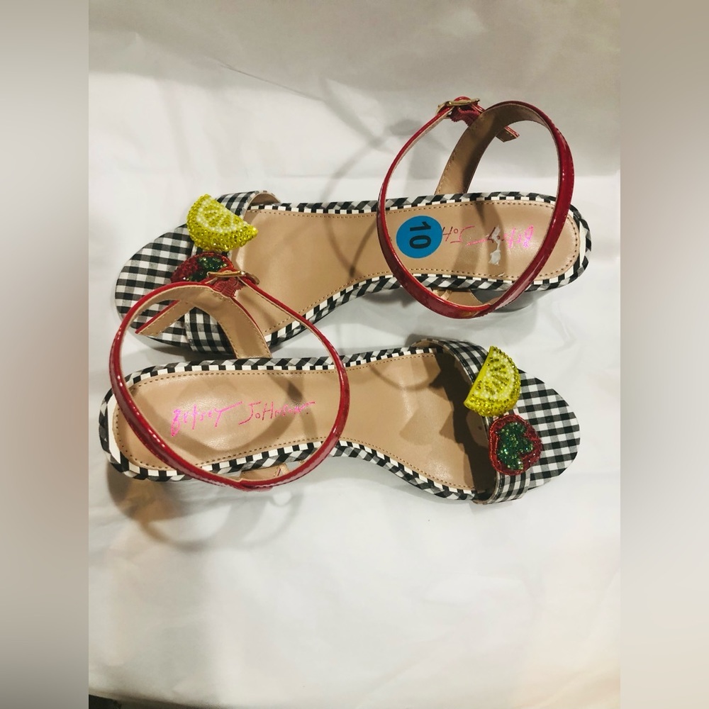 Betsey Johnson gingham print lemon strawberry red patent strap chunky heels sz10 - Picture 14 of 16